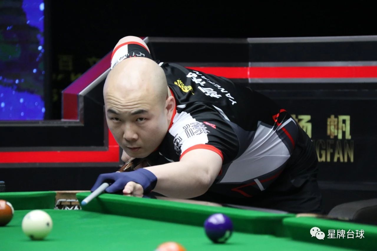 的表现感到 的表现感到